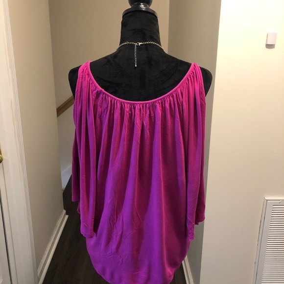 A.N.A brand cold shoulder, flowy sleeve top size S - Picture 3 of 6